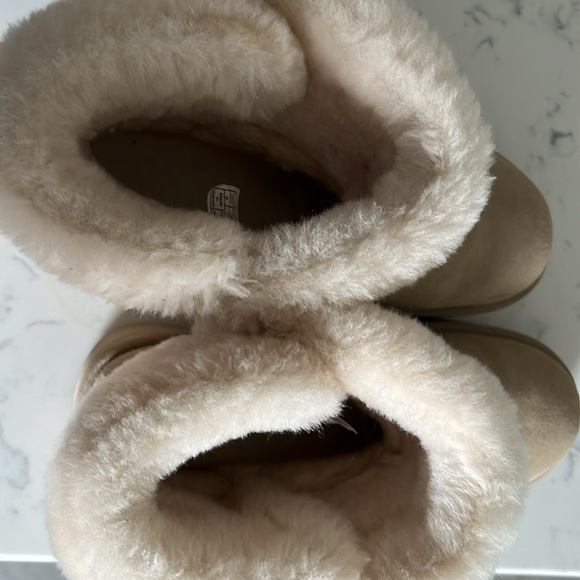 Uggs, worn once - Picture 4 of 4